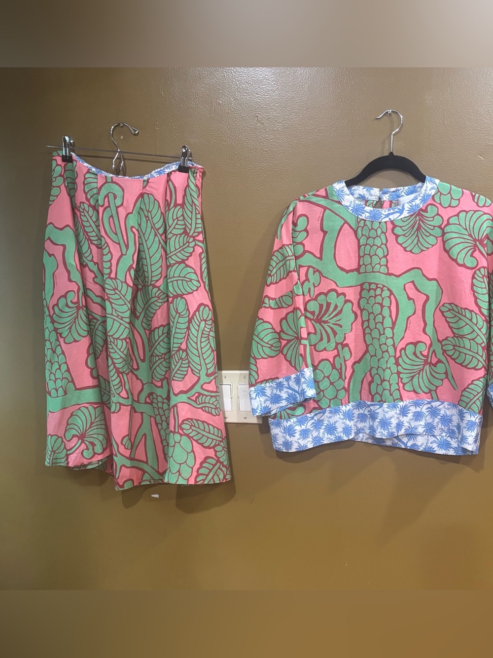 5 PREVIEW Wide Skirt Pleats Tree/SNAKE Print Floral Multicolor & Top Set Sz XS